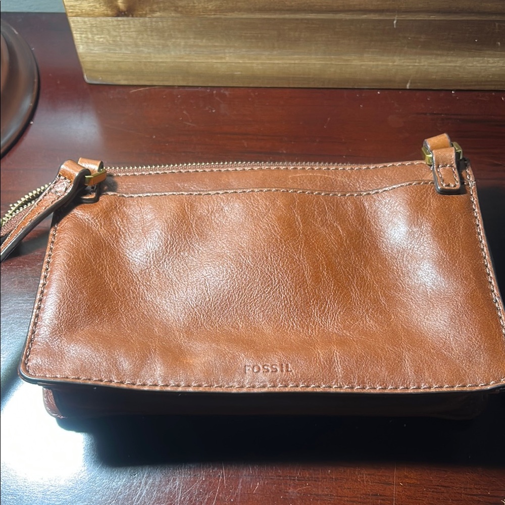 Fossil Brown Leather cross body bag with Vintage Appeal